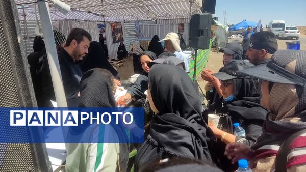 پیاده‌روی زائران در دهه پایانی ماه سفر جاده قدیم نیشابور به سمت مشهد