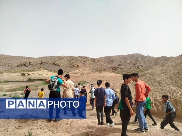 برگزاری اردوی علمی-تفریحی فسیل شناسی دبیرستان نمونه دولتی دانش 
