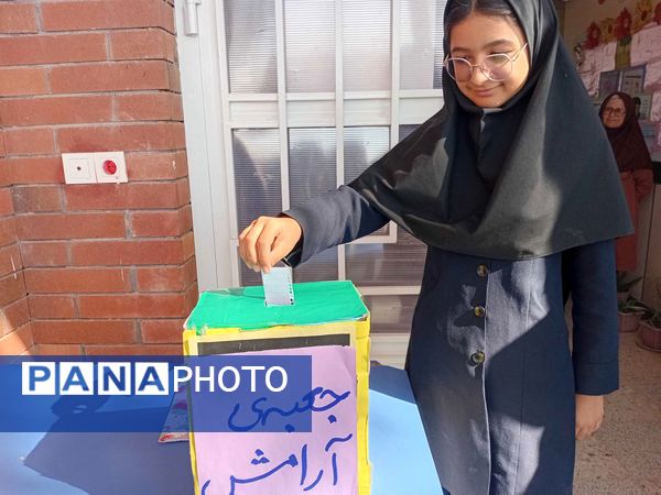 ساخت و راه‌اندازی بازی جعبه آرامش در مدرسه مادرمهربان خلیل آباد