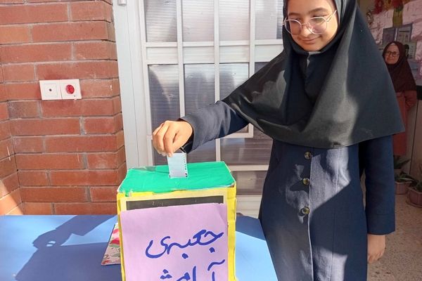 ساخت و راه‌اندازی بازی جعبه آرامش در مدرسه مادرمهربان خلیل آباد