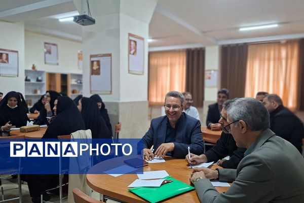 کارگاه آموزشی مدیران مدارس تراز قرچک