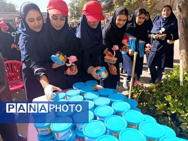 بزرگداشت روز دانش آموز در دبیرستان شاهد قدسیان 