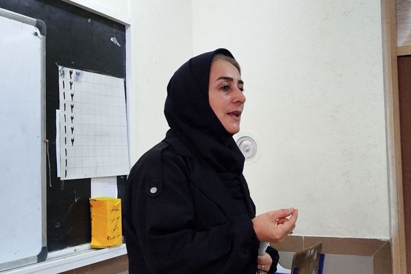 برگزاری کلاس آموزشی با محوریت هویت یابی در دبیرستان دخترانه نور اردبیل