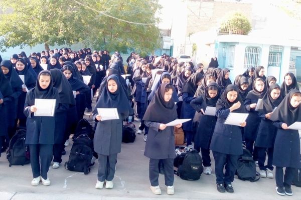 برگزاری مراسم ختم قرآن در دبیرستان دخترانه فاطمیه