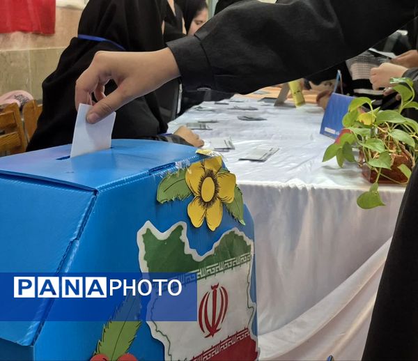 انتخابات شورای دانش‌آموزی در مدرسه سمانه شهرستان مروست 