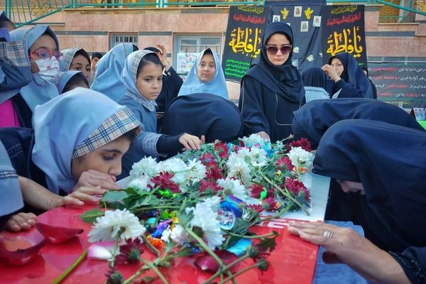 استقبال از پیکر شهید خوشنام در یازده مدرسه اشتهارد