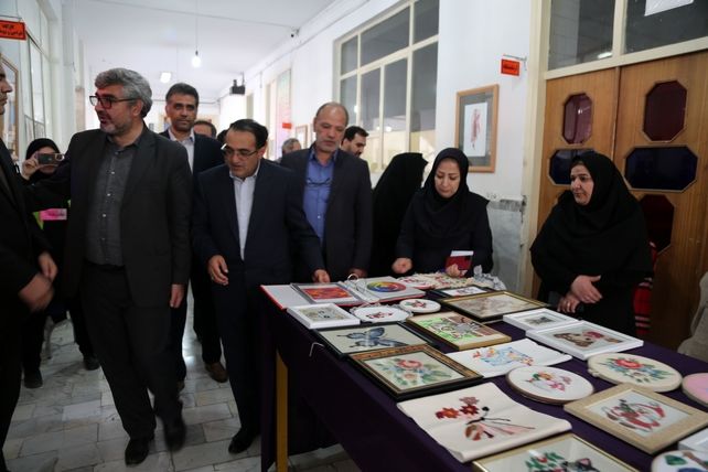 برگزاری نمایشگاه دستاورد های دانش آموزان در هنرستان حضرت فاطمه (س)  اردبیل
