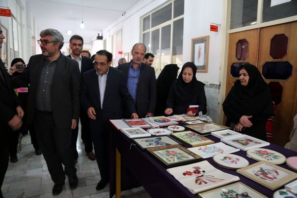برگزاری نمایشگاه دستاورد های دانش آموزان در هنرستان حضرت فاطمه (س)  اردبیل