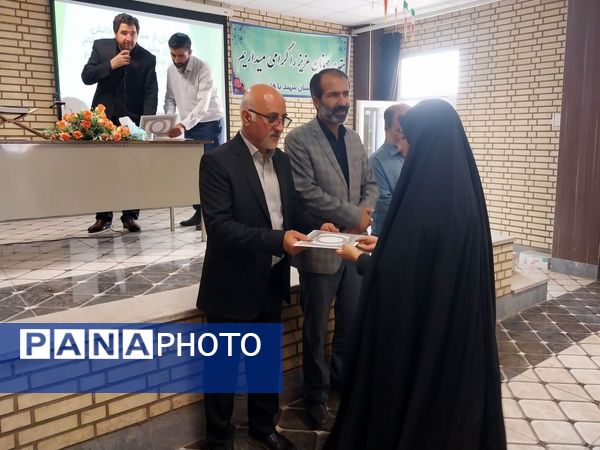 مراسم تجلیل از برگزیدگان مسابقات فرهنگی و هنری در شهرستان ابهر