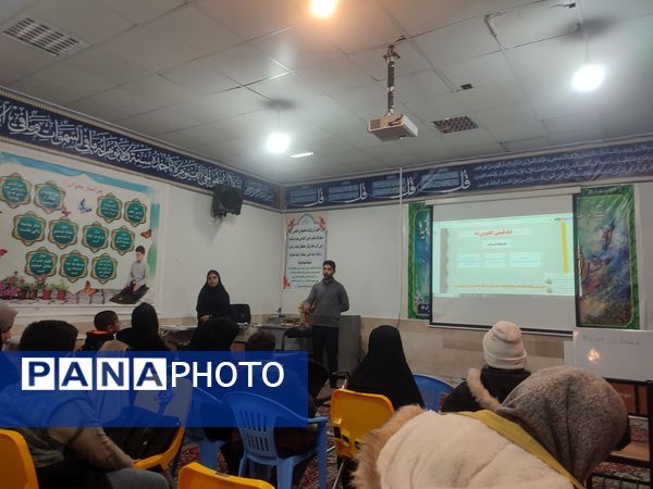 جلسات هم‌اندیشی دانش‌آموزان کانونی دردبیرستان امام خمینی کاشمر