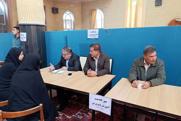 میز خدمت آموزش و پرورش ملکان؛ پاسخ‌گویی چهره‌به‌چهره در آستانه سال تحصیلی