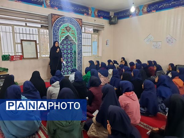 بازدید مادر شهید از مدرسه شاهد تکتم 