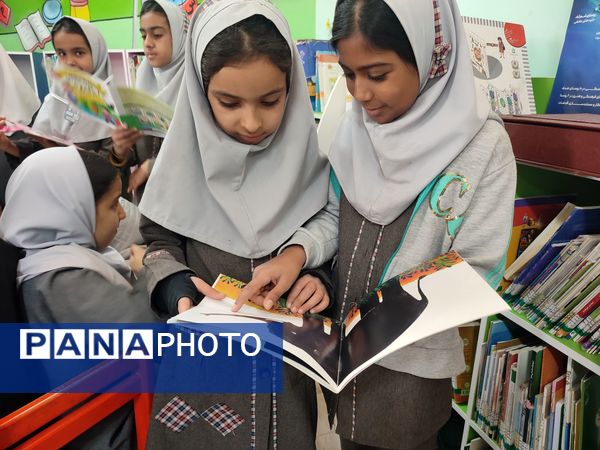 بازدید دانش‌آموزان دبستان شهید نجفی فدافن از کتابخانه فدک