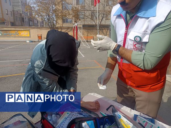 بیست و هفتمین مانور سراسری زلزله در دبیرستان شهید مراد علی امینی و هنرستان کیمیا