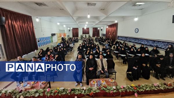 آیین گرامیداشت روز دانش‌آموز با حضور مسئولان منطقه ۱۳ در دبیرستان طلیعه شاهد