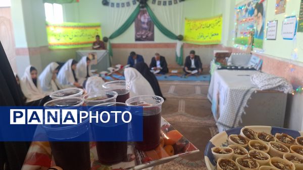 محفل انس با قرآن به‌ مناسبت یادبود سید حسن نصرالله در دبیرستان حضرت‌زینب(س) شهرستان‌لنده 