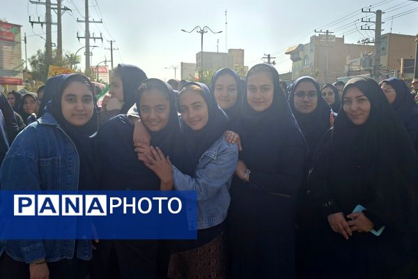 حماسه حضور دانش‌آموزان قرچکی در یوم الله ۱۳ آبان