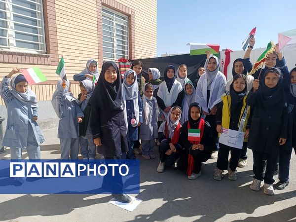 دانش‌آموزان دبستان نیک‌اندیشان چناران با جشن فرهنگ روستا و عشایر، اصالت ایرانی را زنده کردند