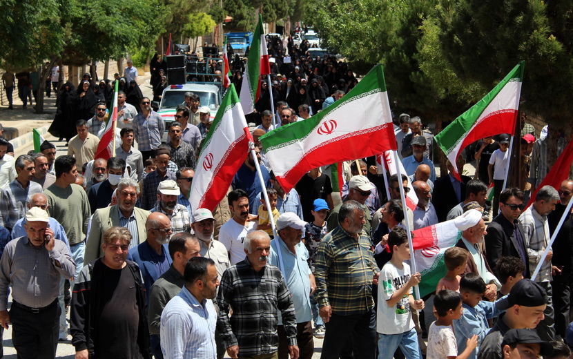 شادپیمایی مردم شهر درق پس از عملیات وعده صادق 3 در روز عید غدیر