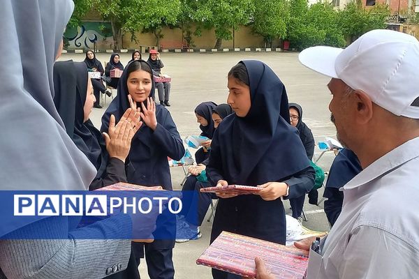 برگزاری مراسم سپاس مربی به مناسبت روز سازمان دانش‌آموزی در هنرستان شیخ محمد بلیغ شهرستان فیروزکوه 