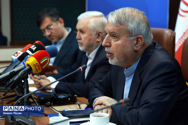 نشست خبری وزیر میراث فرهنگی، گردشگری و صنایع دستی و معاونان وزارتخانه با اصحاب رسانه
