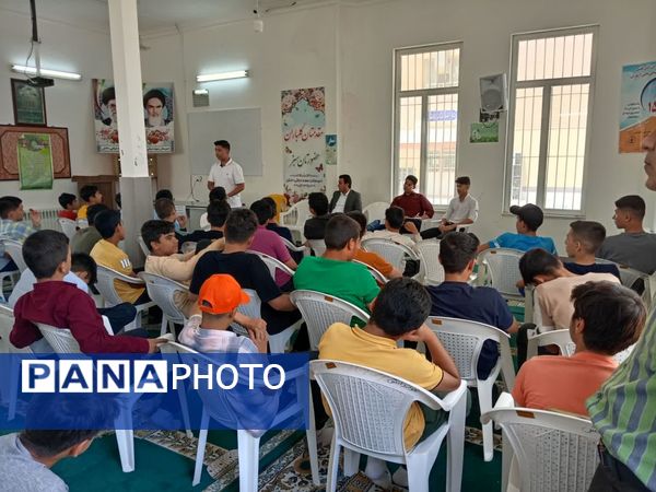 حضور جمعی از اعضای دبیرستان نمونه آیت‌الله خامنه‌ای در مدرسه نمونه دانش