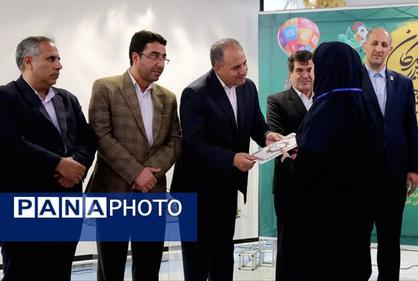 آیین تجلیل از برگزیدگان جشنواره‌های فرهنگی و هنری شمال‌غرب کشور در تبریز