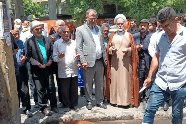 ابراز ارادت نمازگزاران اهر به رهبر انقلاب، سفره مهربانی برای نیازمندان را گستراند