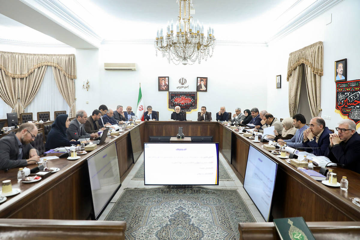 راهبرد دولت چهاردهم تمرکززدایی و واگذاری اختیارات است