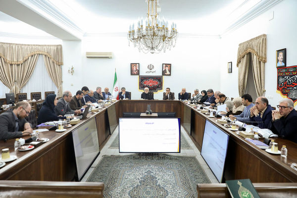 راهبرد دولت چهاردهم تمرکززدایی و واگذاری اختیارات است