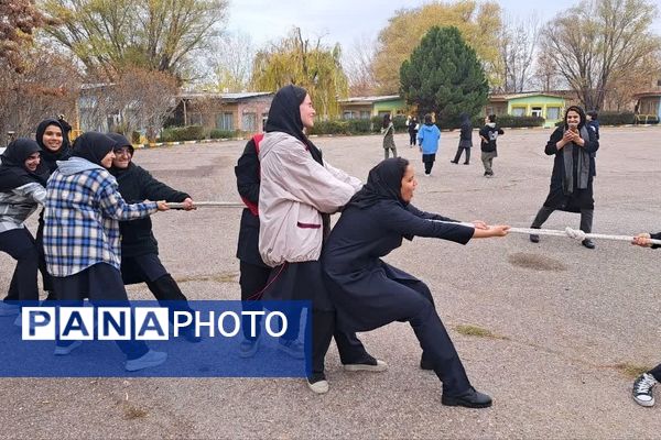 اعزام دانش‌آموزان پردیس به اردوی تمشک