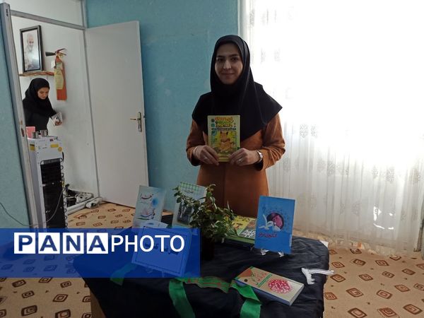 میزبانی کتابخانه امام حسین (ع) از دانش‌آموزان خاتم 