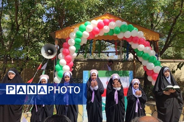 آیین نواختن زنگ مهر، ایثار و شهادت در دبستان شاهد حاج تقی آقا بزرگ ناحیه یک مشهد 