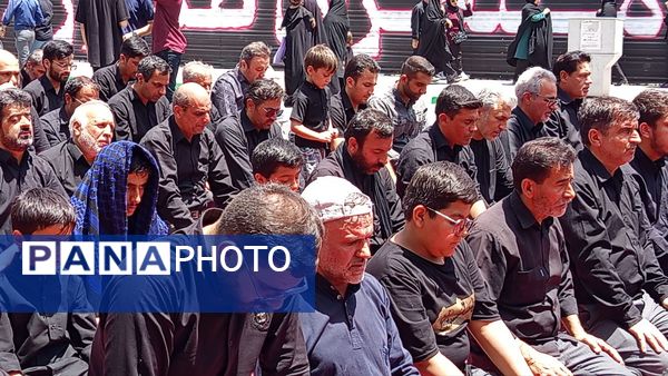 اقامه نماز ظهر عاشورا در کاشمر