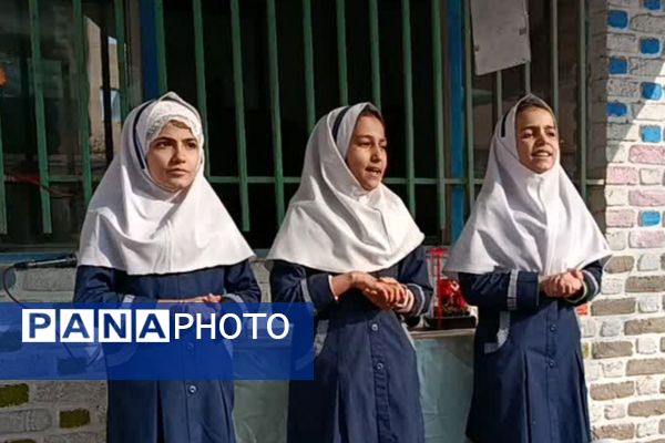 نمایشگاه دستاوردهای دانش آموزی در دبستان دخترانه وحیدکیهانی ناحیه یک شهرری