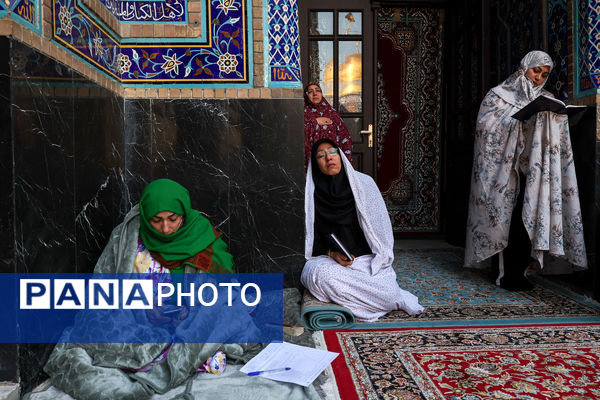 قرائت دعای‌ام داوود در حرم مطهر رضوی 