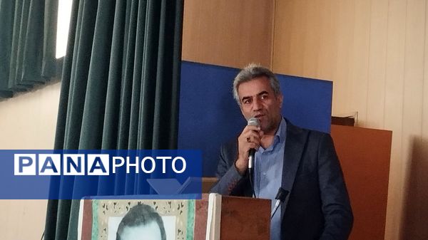 جلسه آموزش خانواده و افتتاح اتاق گفت‌وگوی اولیا در دبیرستان شاهد شهید کلانتری 