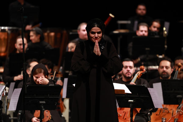 ارکستر سمفونیک تهران به رهبری «پانیذ فریوسفی»