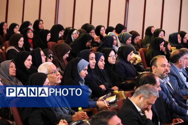 نشست هم اندیشی معاونین و مربیان پرورشی و مشاوران مدارس شهر شیراز 