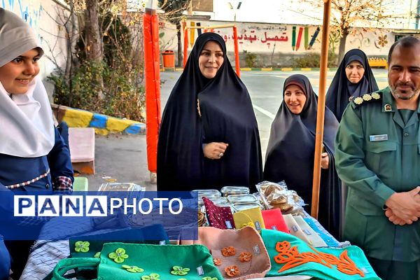 برپایی موکب مقاومت به‌مناسبت هفته بسیج در دبستان جنت ملارد 
