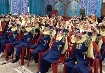 جشن‌شکوفه‌ها در دبستان‌دخترانه‌کاویانی برگزار شد