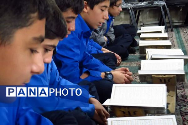 برگزاری محفل انس با قرآن کریم به میزبانی دبیرستان شاهد‌ شهید مسعود‌ درخشان 