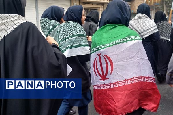 حضور دانش آموزان اسلامشهری در راهپیمایی ۱۳ آبان