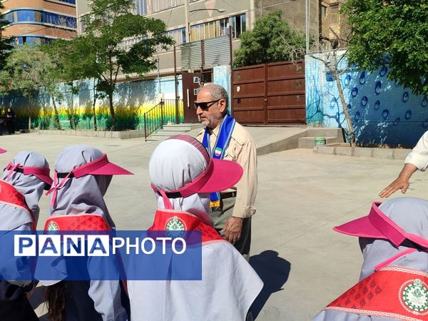 بازدید ارزیابان پیشتاز کشوری از دبستان فاطمه اهری هاشمی 