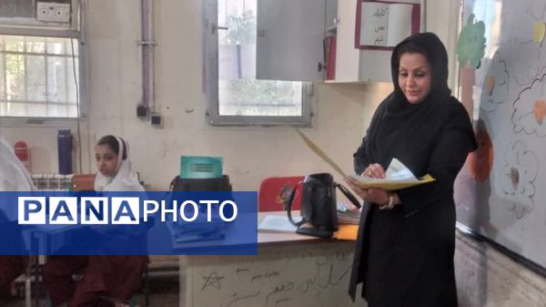 بازدید مدیر آموزش و پرورش حاجی آباد از دبستان استقلال