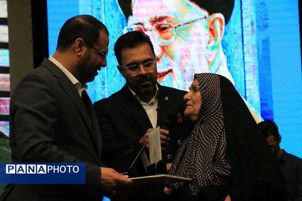 مراسم معلم سرآمد ۱۴۰۳ شهرستانهای استان تهران و گرامیداشت مقام معلم در ایوان ری