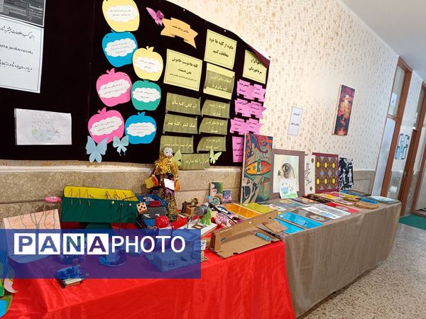 نمایشگاه هفته پژوهش در مدرسه پروین‌اعتصامی 