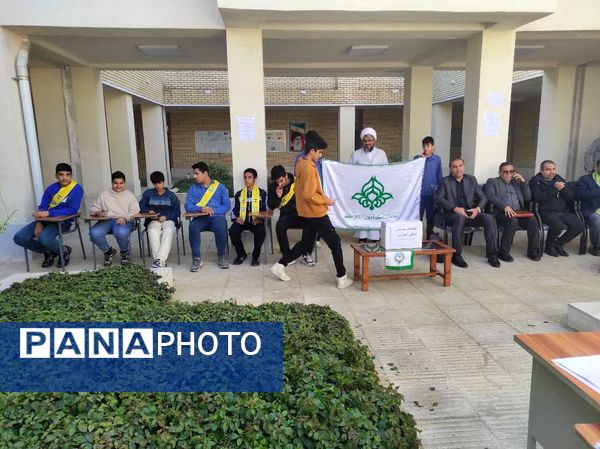 مشارکت پرشور دانش‌آموزان در انتخابات شورای پیشتاز مدرسه کوثر