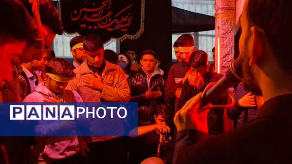 استقبال دانش‌آموزان دبیرستان هفده شهریور از پیکر مطهر شهید گمنام