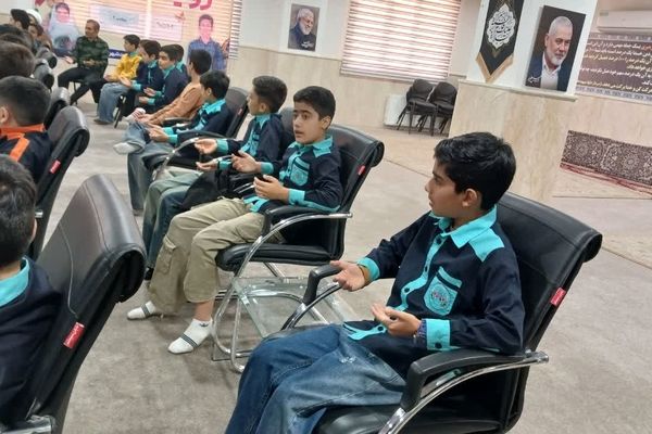 تقدیر از دانش‌آموزان دبستان سعادت بابت حضور فعال در نماز جمعه محمدشهر کرج